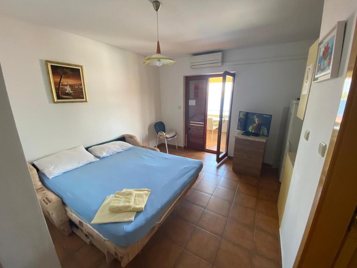 Apartments Viktor Rogoznica  Ngoại thất bức ảnh
