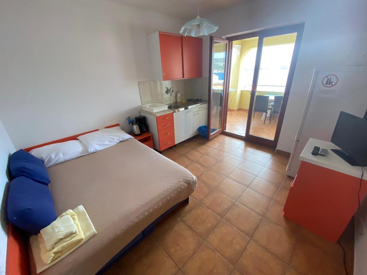 Apartments Viktor Rogoznica  Ngoại thất bức ảnh