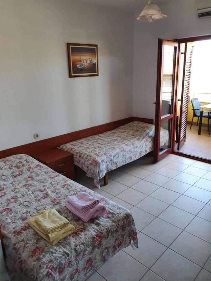 Apartments Viktor Rogoznica  Ngoại thất bức ảnh