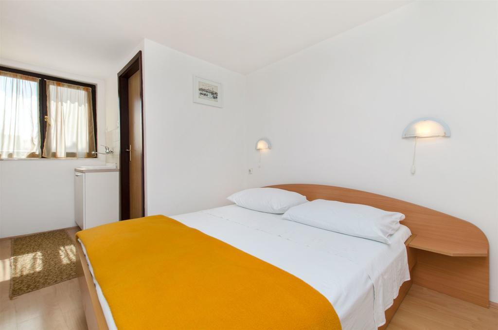 Apartments Viktor Rogoznica  Ngoại thất bức ảnh